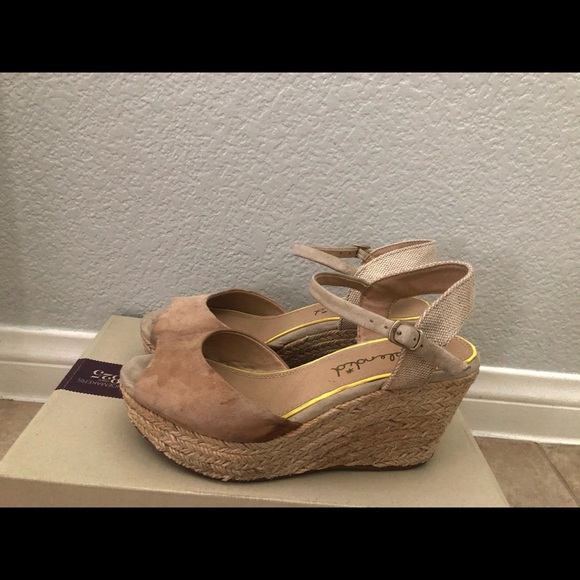 Splendid Wedges - Picture 3 of 6